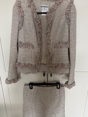 CHANEL 2004 Fantasy Tweed Lesage Poodle Pink Cream Blazer Jacket and skirt